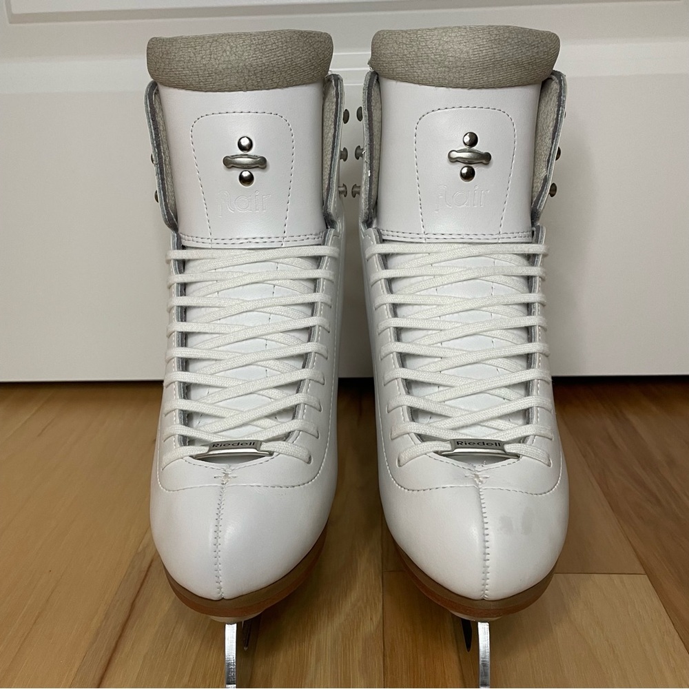 Riedell Flair 910 Ladies Girls White Figure Ice Skates Size 4 Med